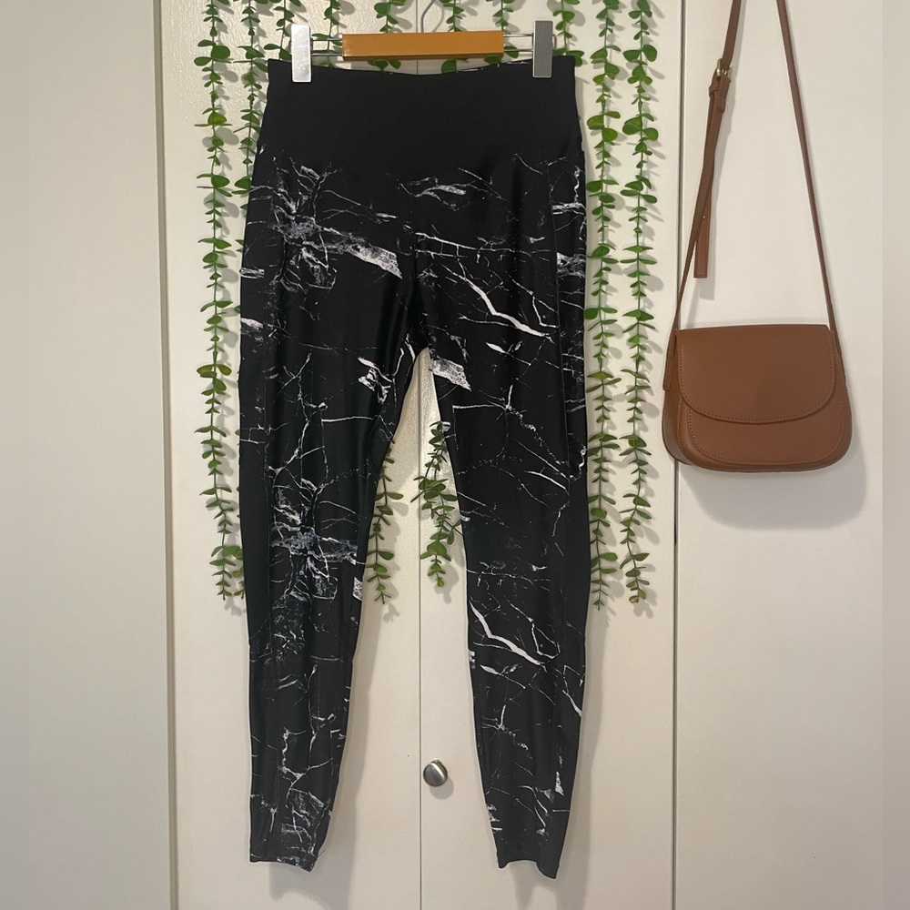 Infinite Performance Leggings - Medium